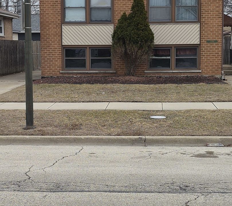 1st image of 12749 S Escanaba Ave