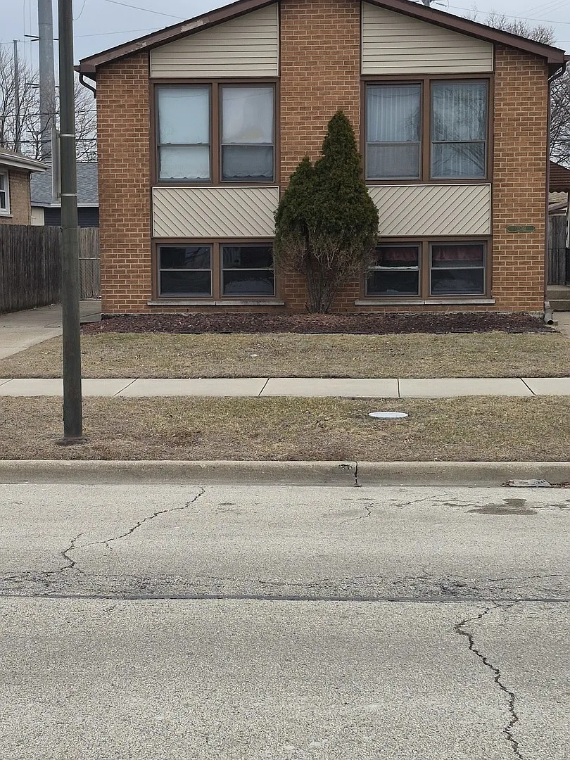 12749 S Escanaba Ave photo 1