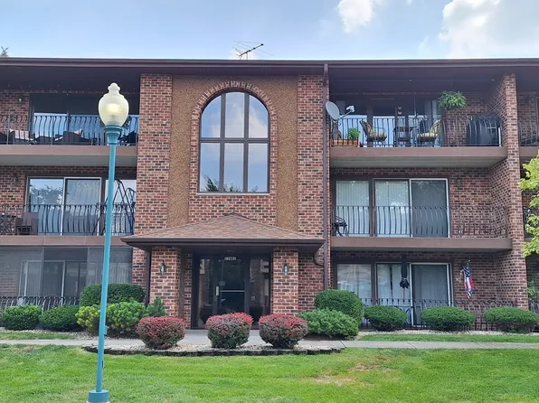 11001 Stony Creek Dr APT 2C, Palos Hills, IL 60465