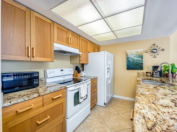 5th image of 9800 S Ocean Drive #301