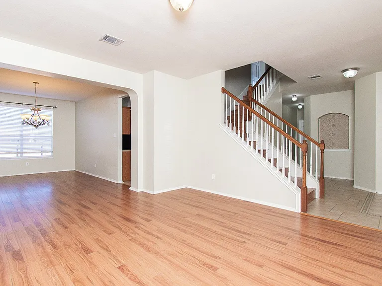 5503 Bridgewood Dr — Photo 3