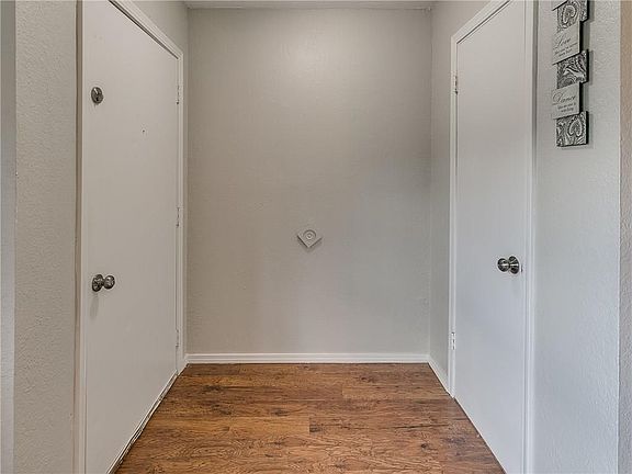 3rd image of 113 Stonewood Dr