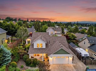 121 Four Oaks Dr, Silverton, OR 97381