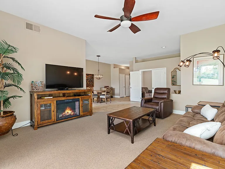 20 Pebble Beach Dr — Photo 3