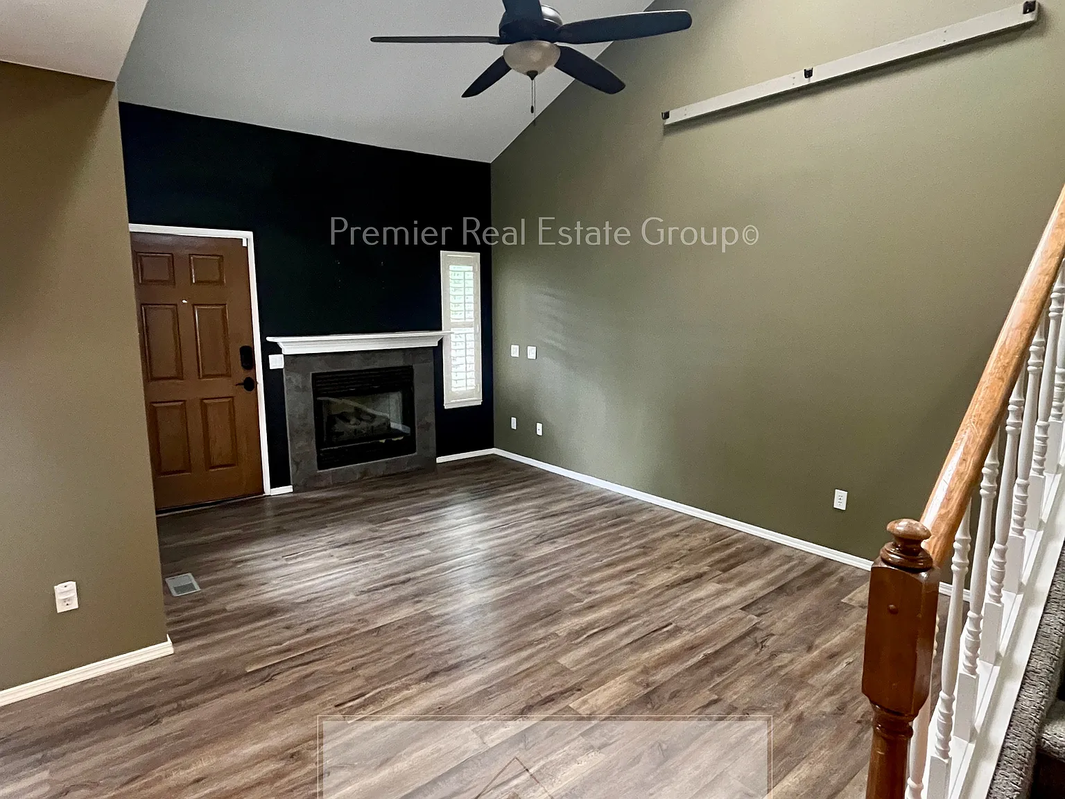 3 bed, 3.5 bath, 1930 sqft, $1,985 — Photo 2