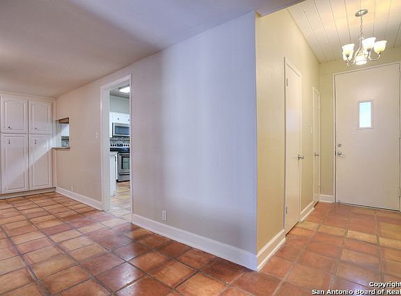 3rd image of 3102 Eisenhauer Rd APT A5
