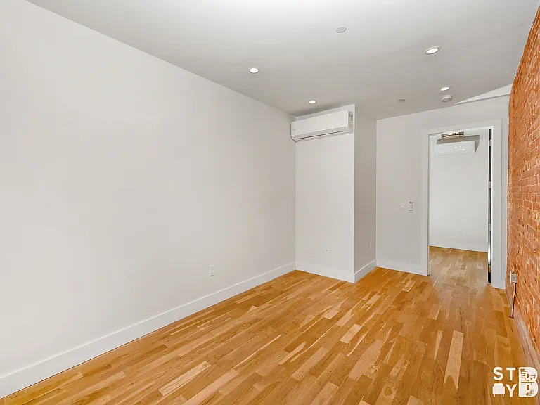 119 Grove St #3R — Photo 2