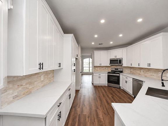 2nd image of 3415 La Fleur Ln