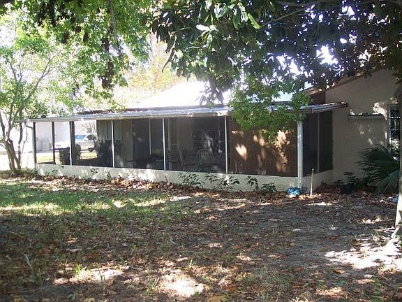 Back yardw/ screen porch