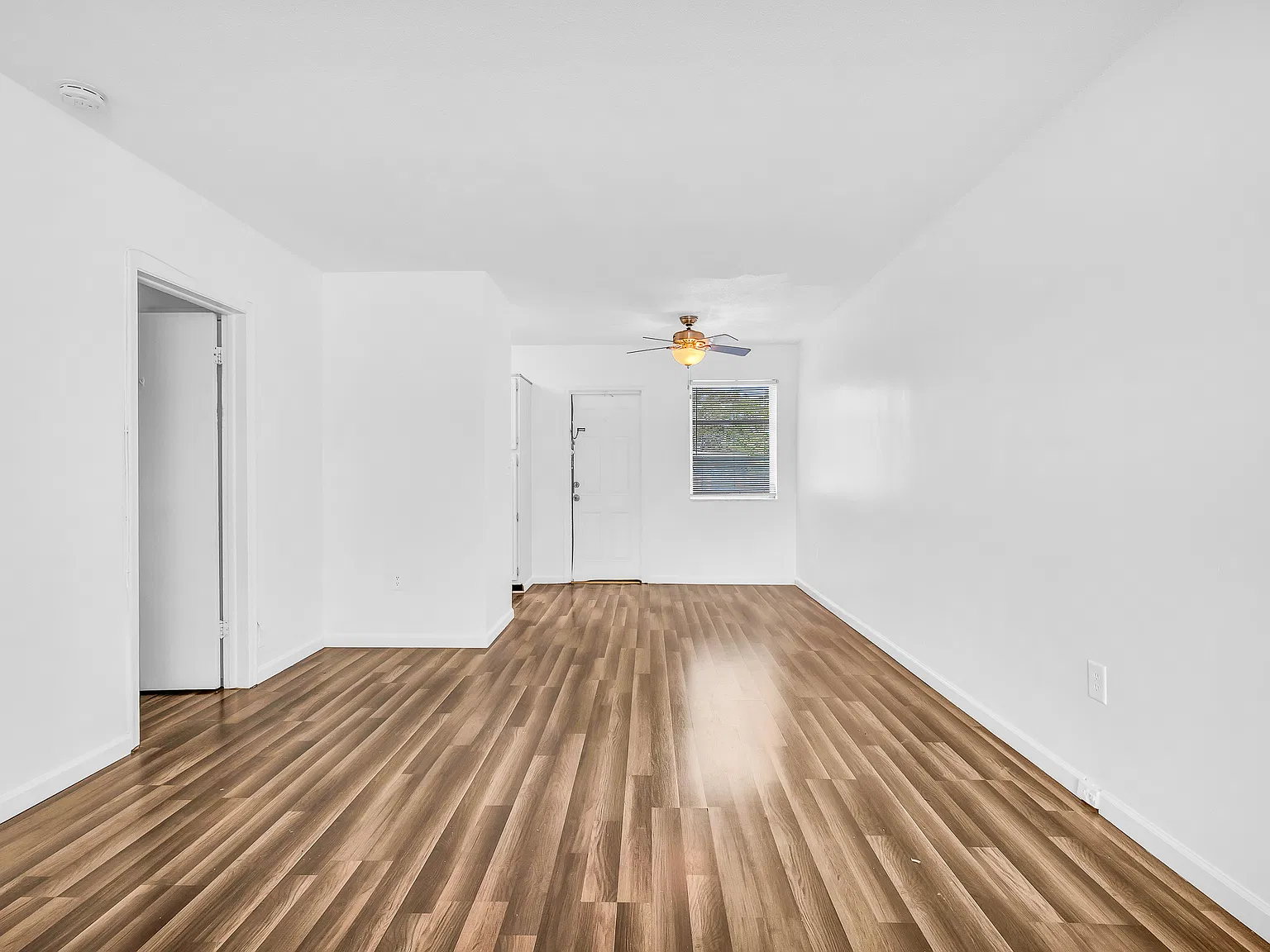 5725 Tyler St — Photo 3