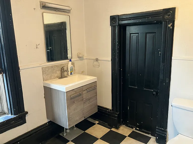 216 N Washington St #2 — Photo 4