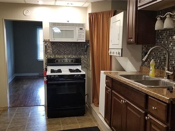 3rd image of 9386 McDougall St #1