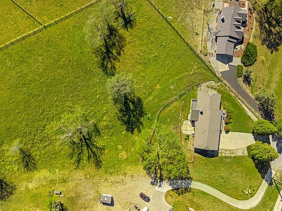 2nd image of 23480 Meadow View Ct