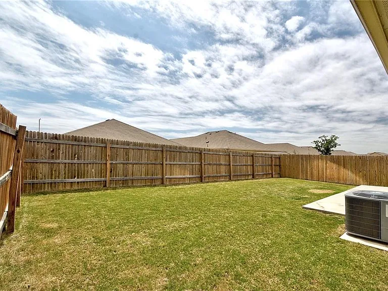 5817 Roderick Dr — Photo 30