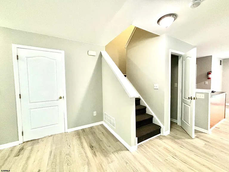27 Oyster Bay Rd #G — Photo 8