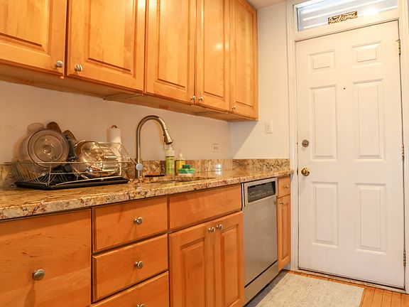 4th image of 613 W Arlington Pl APT 1N