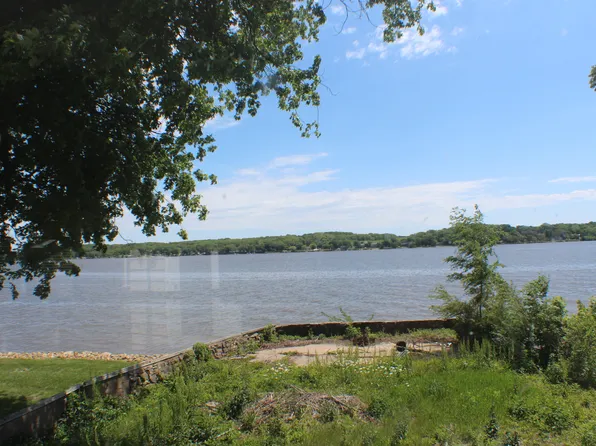 (undisclosed Address), Le Claire, IA 52753