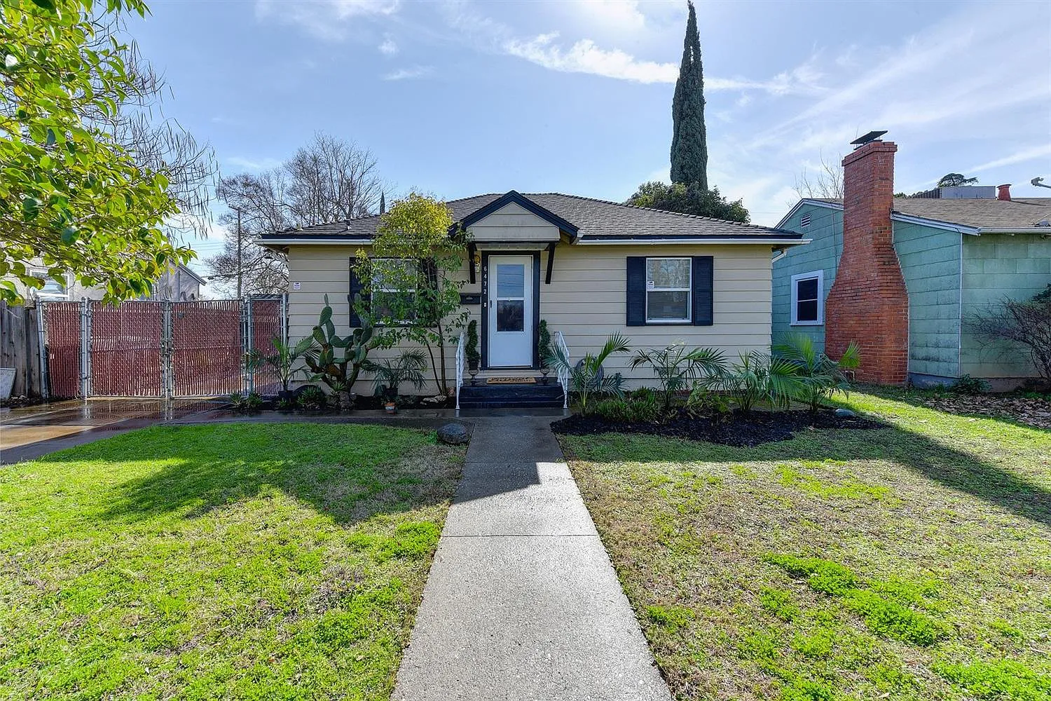 6472 Broadway photo 1