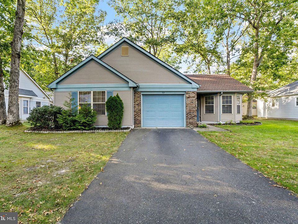 1st image of 521 Petunia Ln N