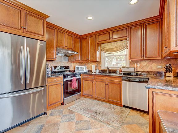 4th image of 5703 Cloverdale Boulevard
