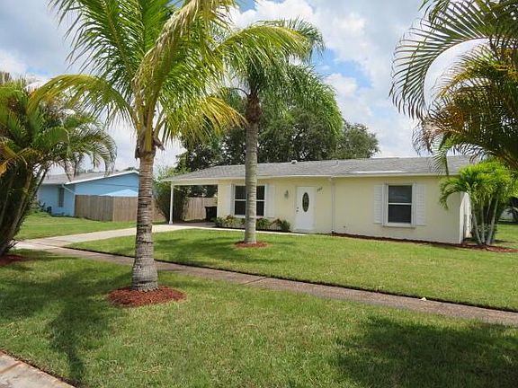 2nd image of 262 NE Camelot Dr