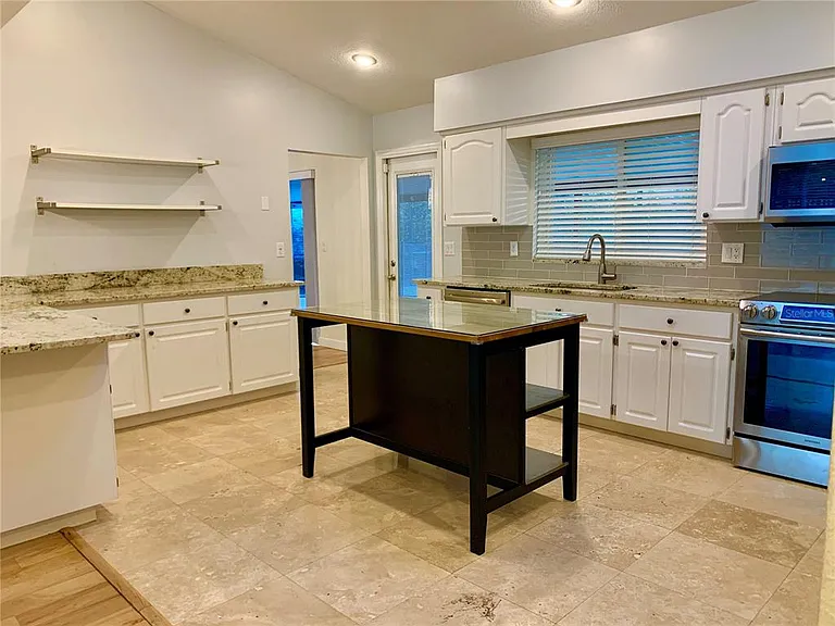 1177 Baltic Ln — Photo 15