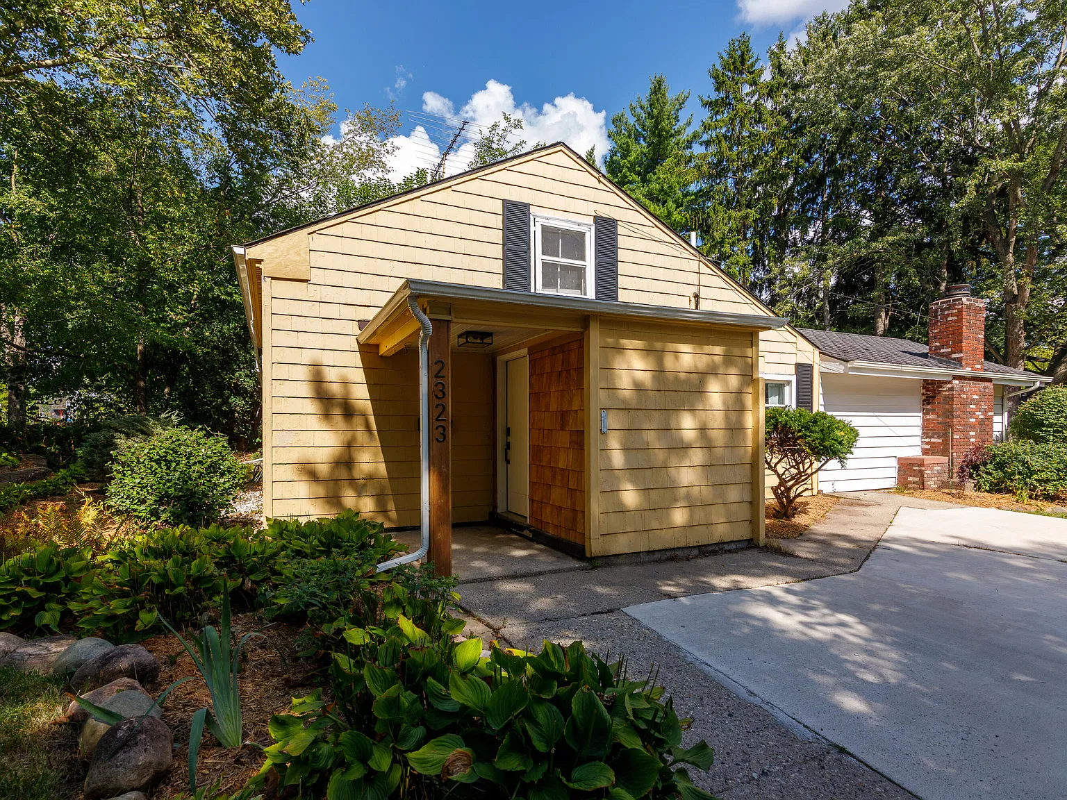 3 bed, 1.0 bath, 1398 sqft, $2,500 — Photo 4