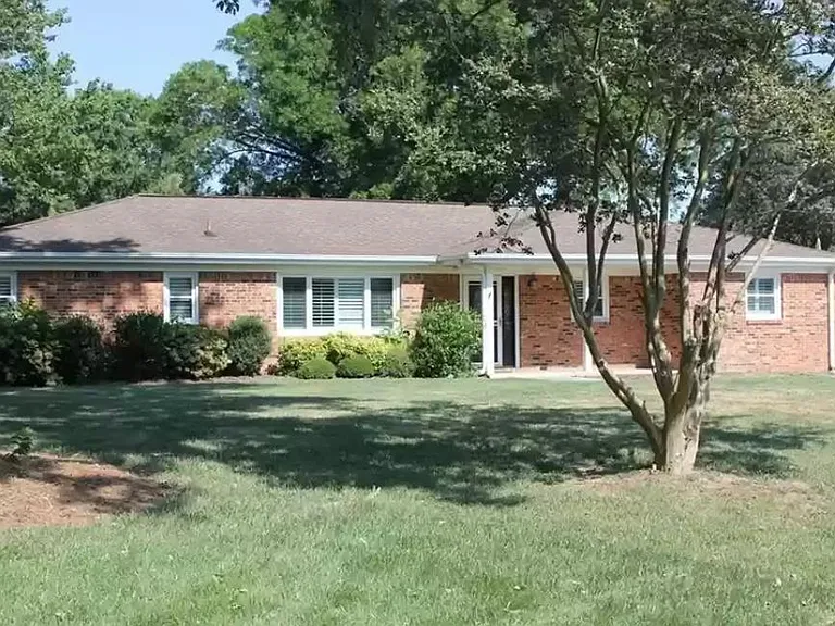 2349 Custom Cir — Photo 2