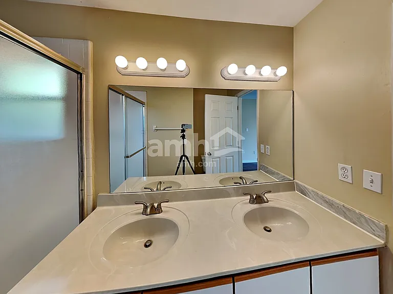1014 Gore Dr — Photo 11