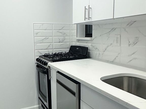 4th image of 212 E 83rd St APT 3D