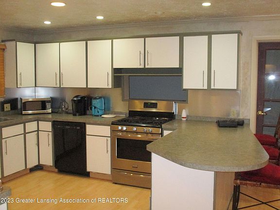 3rd image of 447 S Cochran Ave