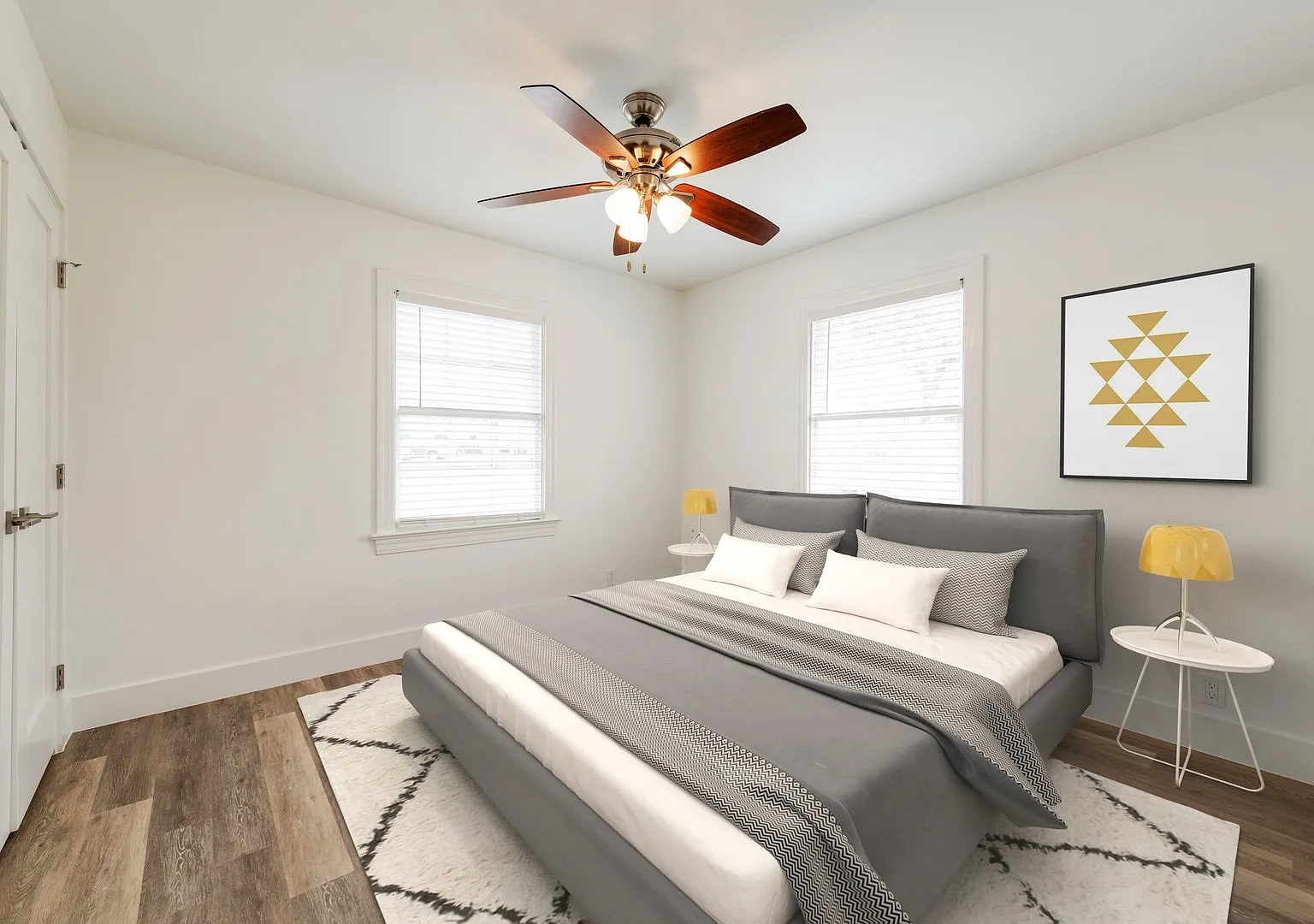 2018 Remodeled 3 bed / 2 bath - wood / tile floors, fenced yard. Hyde Park / Downtown — Photo 4