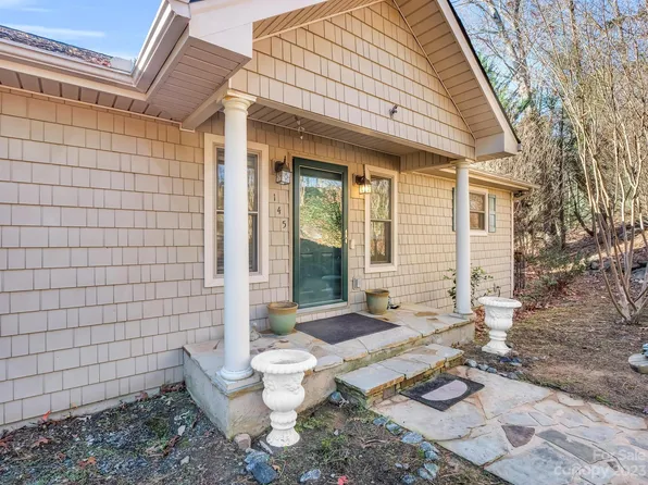 145 Treetops Ln, Lake Lure, NC 28746