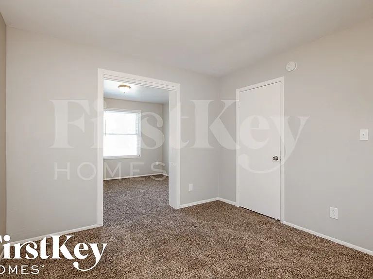2324 E Paradise Dr — Photo 11