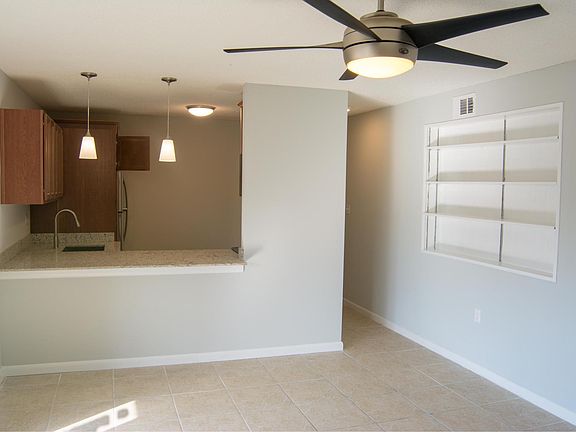 4th image of 401 Marshall Ct NW Unit 8