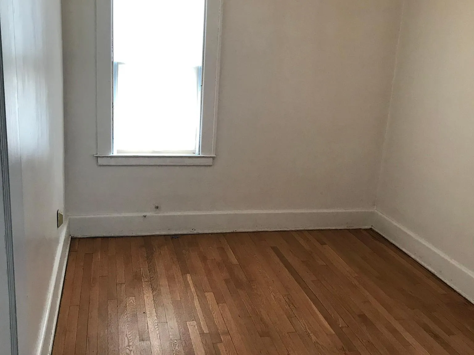 1 bed, 1734 sqft, $900 — Photo 2