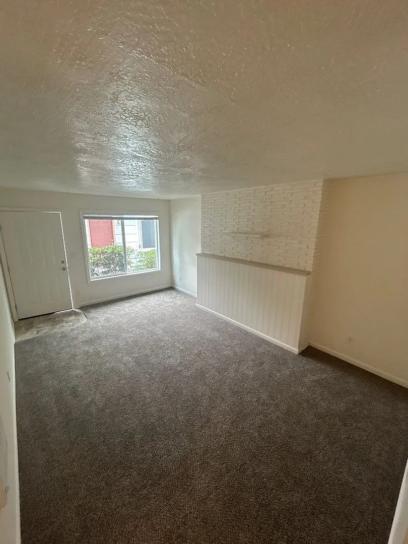 1 bed, 1.0 bath, 650 sqft, $995 — Photo 2