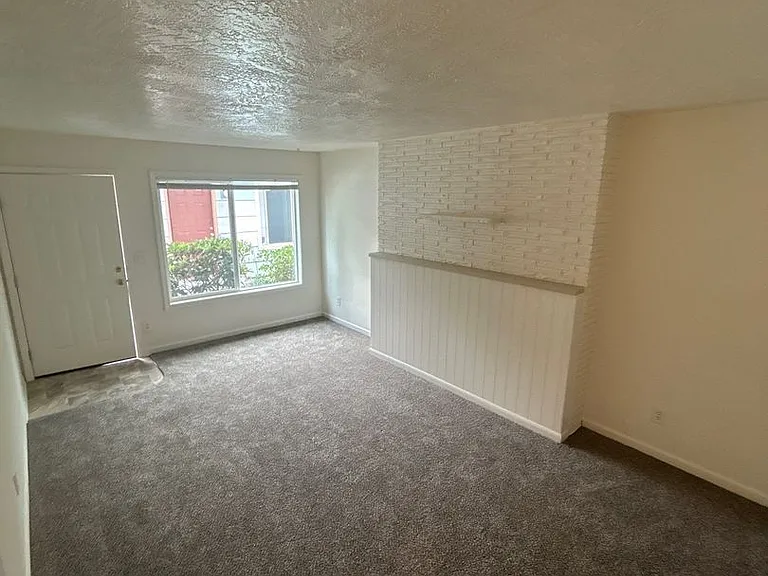 2469 Lee St SE — Photo 2