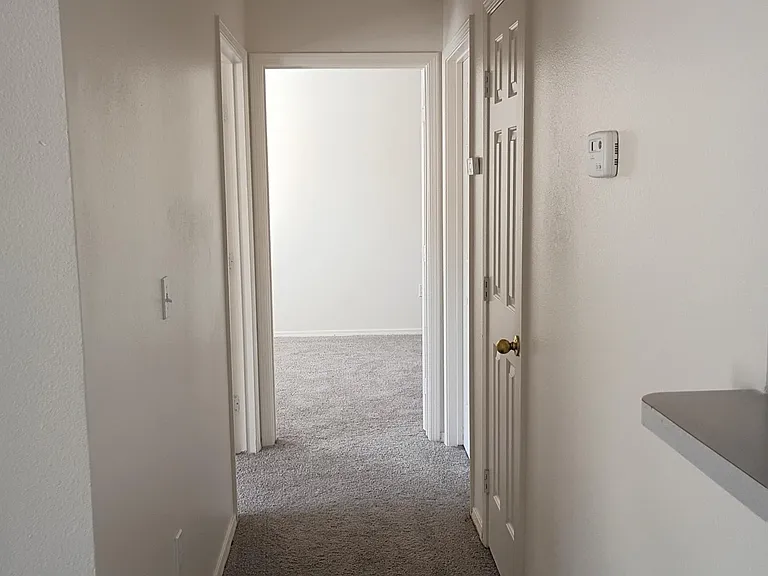 Mallard Cove Apartments — Photo 12