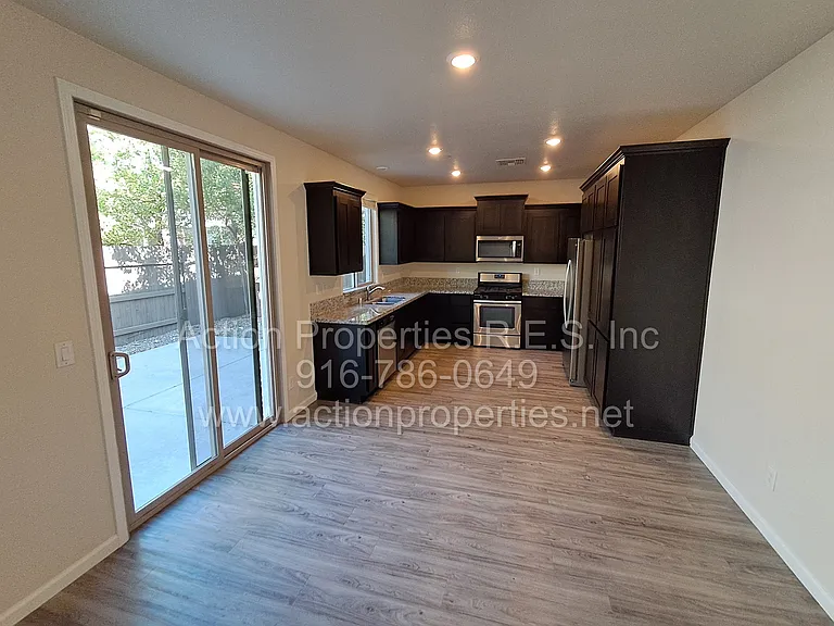 2136 Malibu Pl — Photo 46