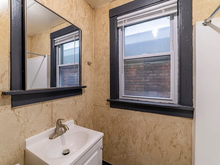 1612 Broadway St #4 — Photo 17