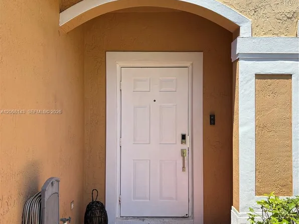5725 Tuscany Way, Fort Lauderdale, FL 33321