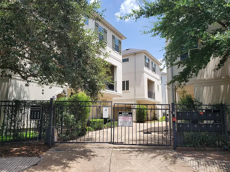2 Hermann Park Ct — Photo 29