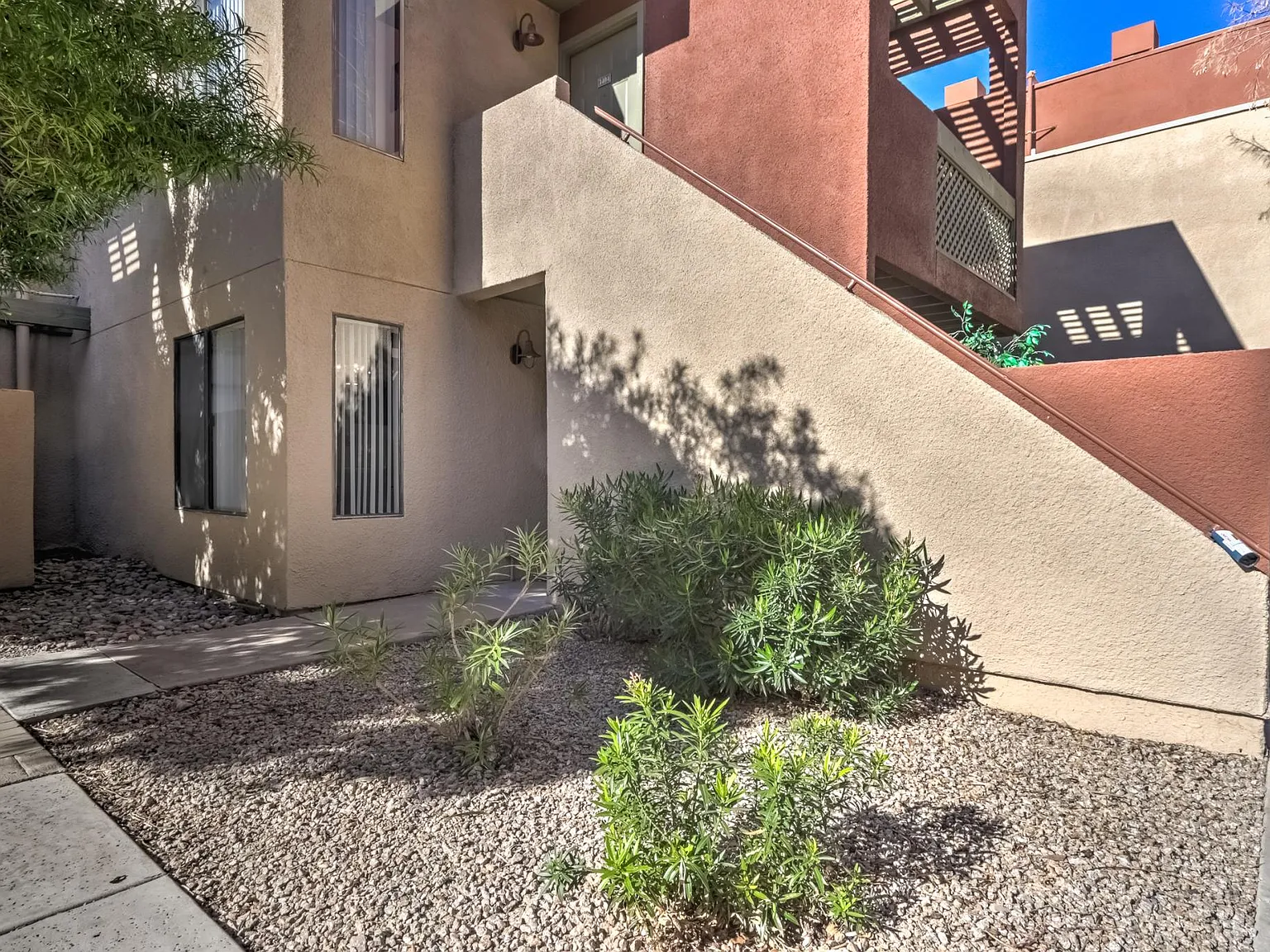 2 bed, 962 sqft, $1,750 — Photo 2