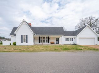 112 N High St, Waynesboro, TN 38485
