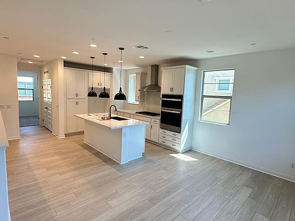 5th image of 680 Cornelia Way