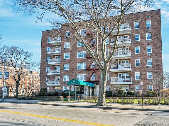 4th image of 415 Gramatan Ave APT 6F