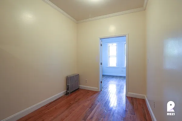 Rented by REZI | media 17