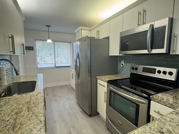 163 Lakeview Dr APT 204, Fort Lauderdale, FL 33326