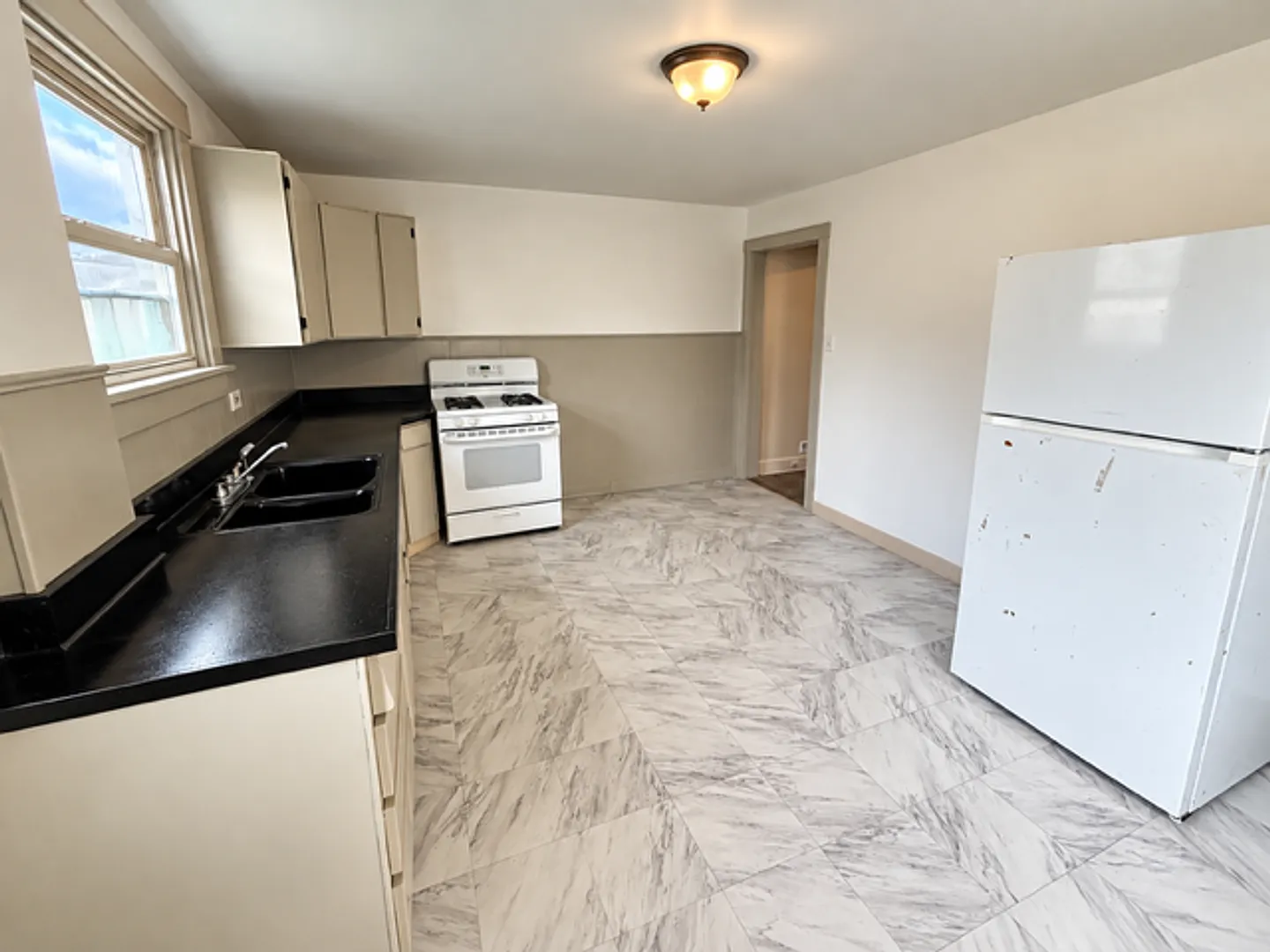 2 bedroom Townhome, Clairton, PA — Photo 2